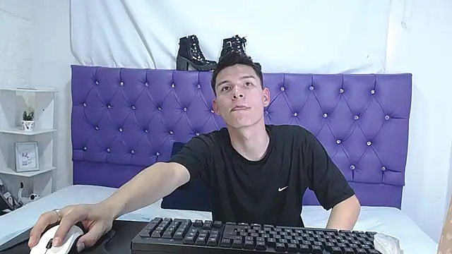 Snapshot of Zafiro_Chizuy chatting on December 2024 09:09:01 PM Zafiro Chizuy online show from December 2024 09:09:01 PM