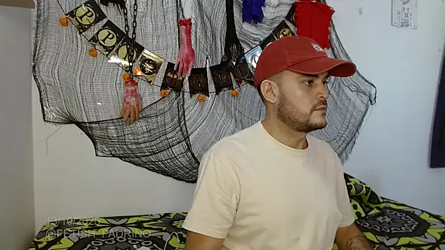 Snapshot of fetish_padrino chatting on October 2025 02:07:01 PM fetish padrino online show from October 2025 02:07:01 PM