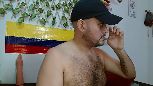 Snapshot of fetish_padrino chatting on February 2025 10:04:02 PM fetish padrino online show from February 2025 10:04:02 PM