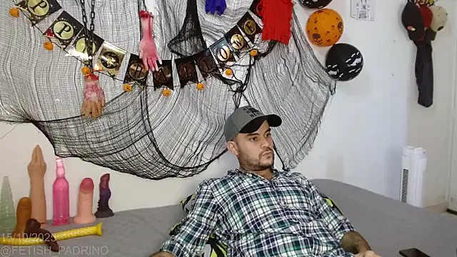 Snapshot of fetish_padrino chatting on October 2025 05:54:01 PM fetish padrino online show from October 2025 05:54:01 PM