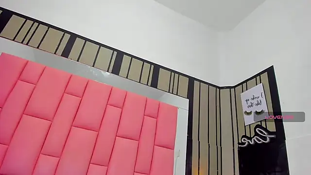 Snapshot of Ashleimoss chatting on February 2025 11:28:01 AM Ashleimoss online show from February 2025 11:28:01 AM