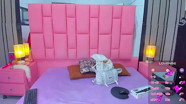 Snapshot of Ashleimoss chatting on February 2025 11:42:01 AM Ashleimoss online show from February 2025 11:42:01 AM