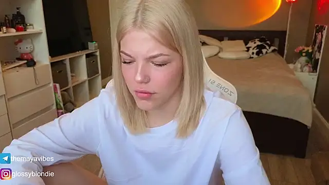 Maya Rave online show from April 2026 03:22:01 AM