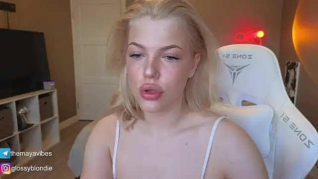 Maya Rave online show from April 2026 03:24:01 AM