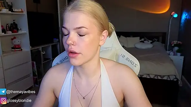 Maya Rave online show from April 2026 03:19:01 AM