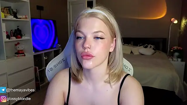 Maya Rave online show from April 2026 03:35:01 AM