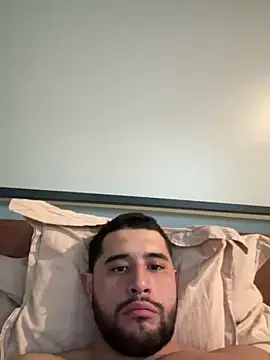 Snapshot of LATINMOBB chatting on December 2024 10:12:02 PM LATINMOBB online show from December 2024 10:12:02 PM