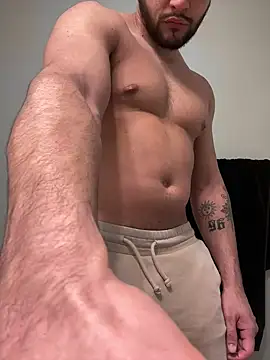 Snapshot of LATINMOBB chatting on December 2024 07:31:01 AM LATINMOBB online show from December 2024 07:31:01 AM