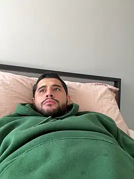 Snapshot of LATINMOBB chatting on December 2024 07:28:01 PM LATINMOBB online show from December 2024 07:28:01 PM