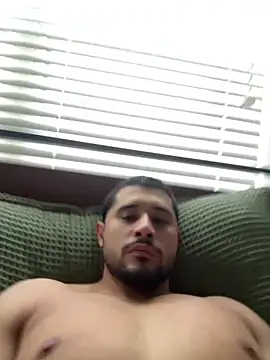 Snapshot of LATINMOBB chatting on October 2025 06:19:02 PM LATINMOBB online show from October 2025 06:19:02 PM