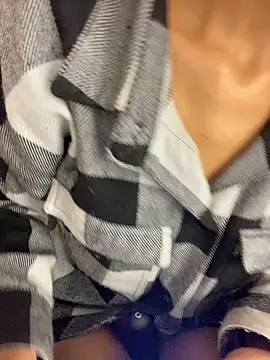 Snapshot of bonnie_18x chatting on December 2025 08:17:02 PM bonnie 18x online show from December 2025 08:17:02 PM