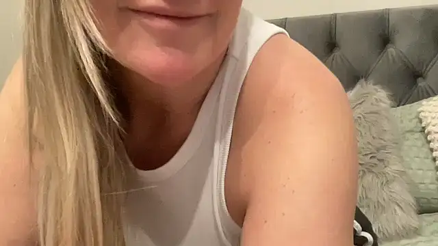 samemilymilf online show from December 2025 01:01:02 PM