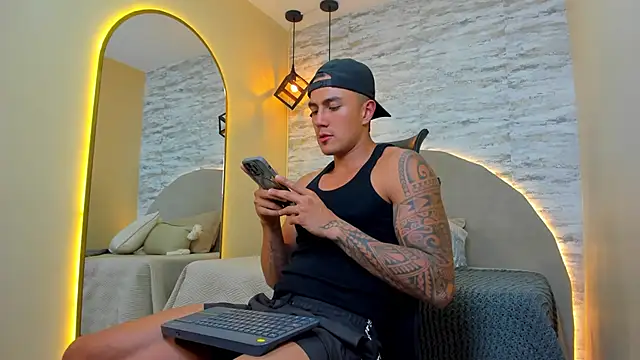 Aron Bolt online show from November 2025 01:20:01 AM