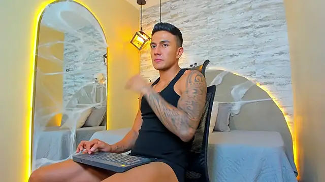 Aron Bolt online show from October 2025 10:09:01 PM