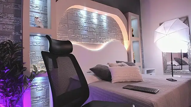 Aron Bolt online show from November 2025 03:18:02 AM