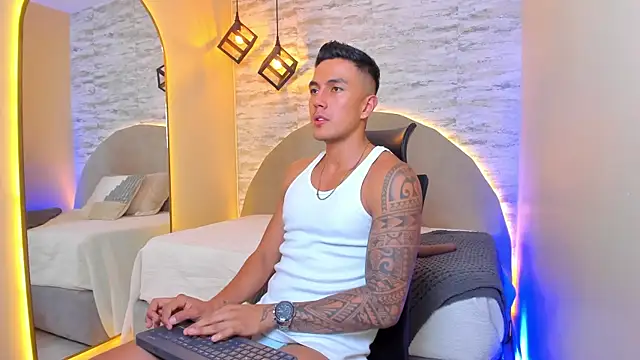 Aron Bolt online show from November 2025 11:32:02 PM