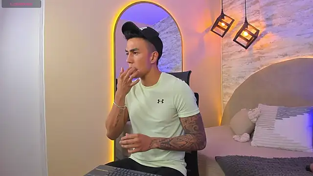 Aron Bolt online show from April 2026 11:17:02 PM