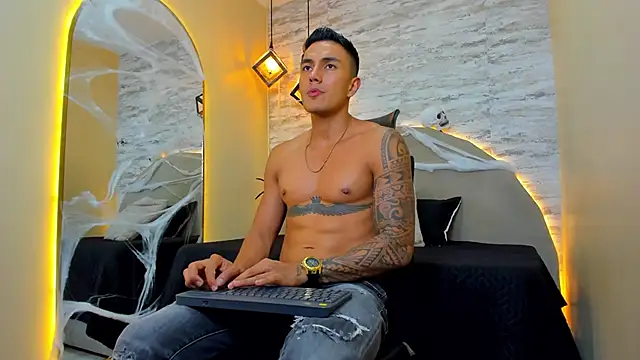 Aron Bolt online show from October 2025 12:29:02 AM