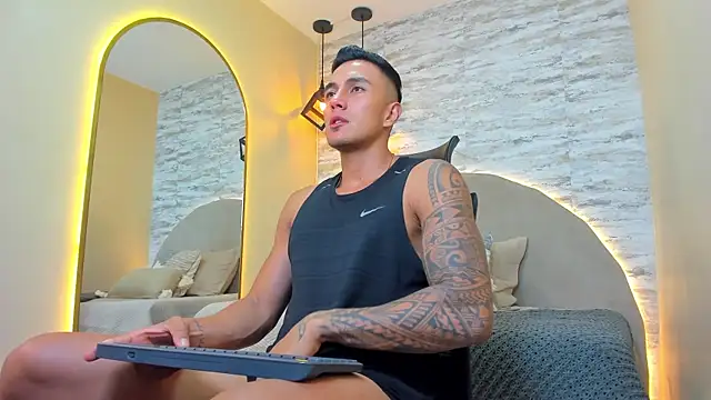 Aron Bolt online show from November 2025 10:14:01 PM