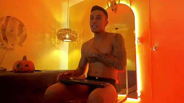 Aron Bolt online show from November 2025 02:07:02 AM