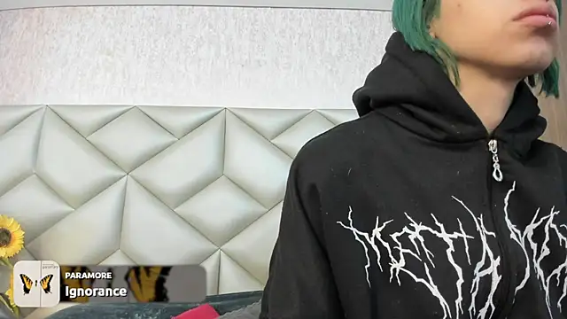 Im gaia online show from November 2025 12:04:02 PM