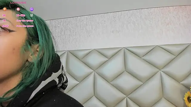 Im gaia online show from November 2025 12:27:01 PM