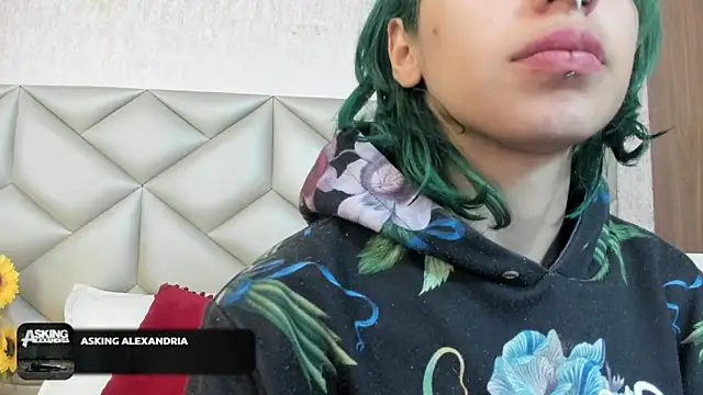 Im gaia online show from November 2025 12:09:02 PM