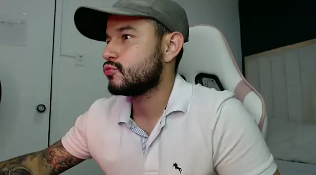 Snapshot of adel_hard_ chatting on December 2024 07:28:01 PM adel hard online show from December 2024 07:28:01 PM