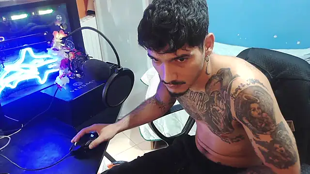 Badboyi1997 online show from October 2025 01:41:02 PM