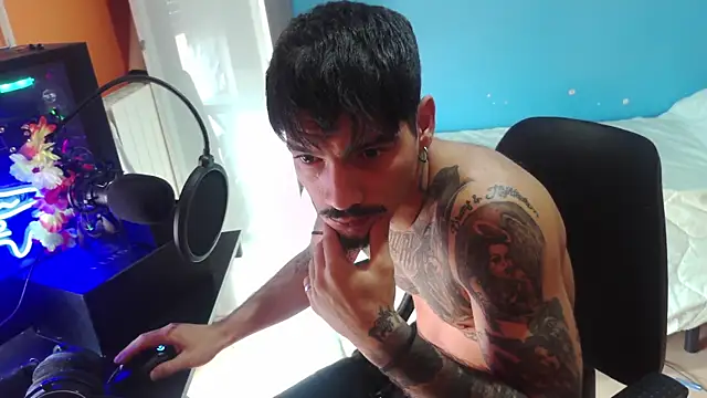 Badboyi1997 online show from October 2025 11:56:01 AM