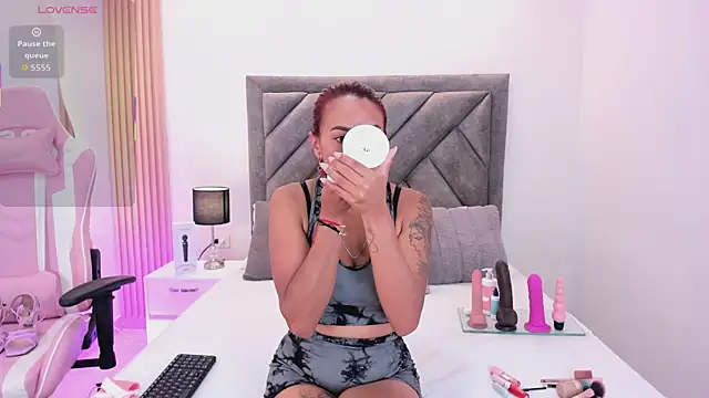 ValeryPettry 1 online show from October 2025 12:57:01 PM
