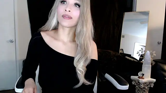 liadivina online show from March 2025 06:51:02 AM