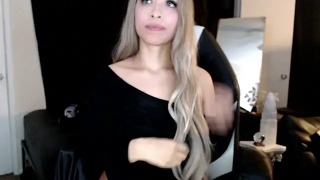 liadivina online show from March 2025 12:57:02 PM