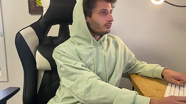 Snapshot of Dylansd chatting on December 2024 08:50:01 PM Dylansd online show from December 2024 08:50:01 PM