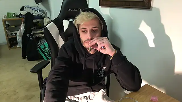 Snapshot of Dylansd chatting on March 2025 06:47:02 AM Dylansd online show from March 2025 06:47:02 AM