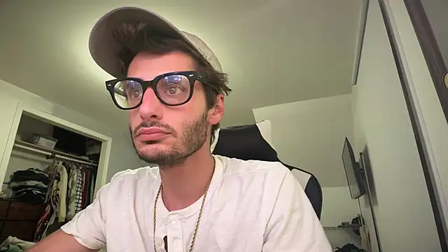 Snapshot of Dylansd chatting on December 2024 01:31:02 AM Dylansd online show from December 2024 01:31:02 AM