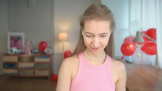 Snapshot of solar_bella chatting on February 2025 09:46:02 AM solar bella online show from February 2025 09:46:02 AM