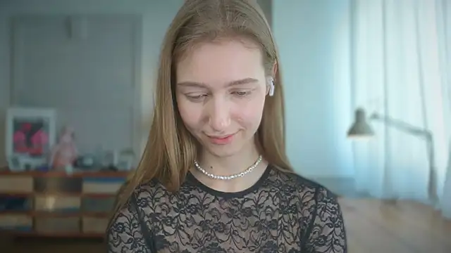 Snapshot of solar_bella chatting on March 2025 10:46:01 AM solar bella online show from March 2025 10:46:01 AM