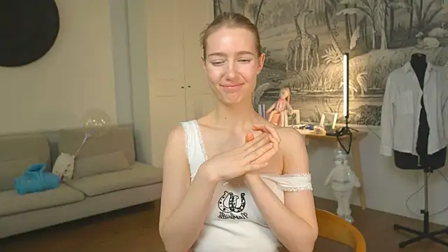 Snapshot of solar_bella chatting on January 2025 09:42:02 AM solar bella online show from January 2025 09:42:02 AM