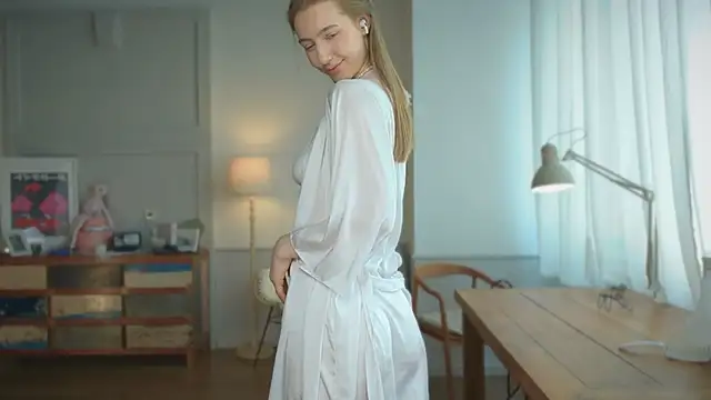 Snapshot of solar_bella chatting on February 2025 01:38:02 PM solar bella online show from February 2025 01:38:02 PM