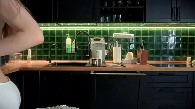 Snapshot of solar_bella chatting on February 2026 04:36:01 AM solar bella online show from February 2026 04:36:01 AM