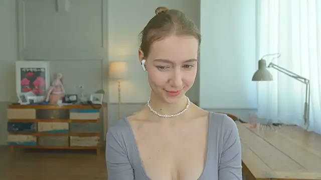 Snapshot of solar_bella chatting on February 2025 11:04:01 AM solar bella online show from February 2025 11:04:01 AM