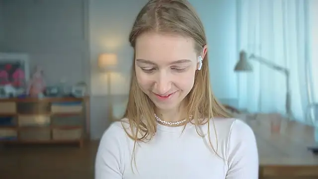 Snapshot of solar_bella chatting on February 2025 10:59:02 AM solar bella online show from February 2025 10:59:02 AM