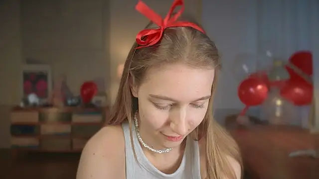 Snapshot of solar_bella chatting on February 2025 03:39:02 PM solar bella online show from February 2025 03:39:02 PM