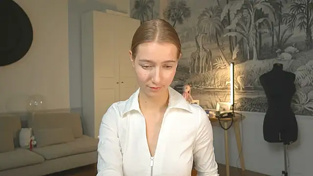 Snapshot of solar_bella chatting on January 2025 01:39:01 PM solar bella online show from January 2025 01:39:01 PM