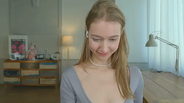 Snapshot of solar_bella chatting on February 2025 02:07:01 PM solar bella online show from February 2025 02:07:01 PM