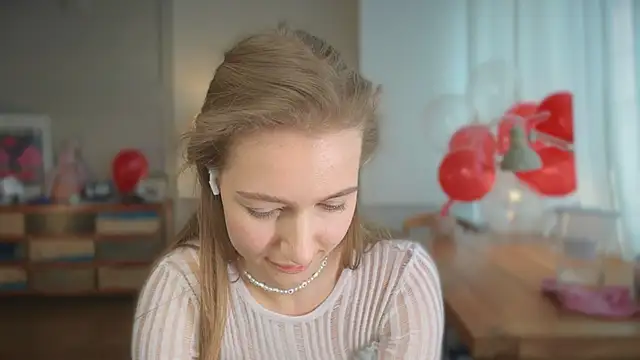 Snapshot of solar_bella chatting on February 2025 12:49:01 PM solar bella online show from February 2025 12:49:01 PM