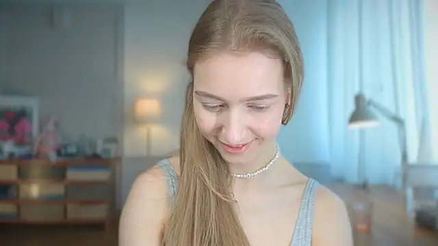 Snapshot of solar_bella chatting on March 2025 07:42:02 AM solar bella online show from March 2025 07:42:02 AM