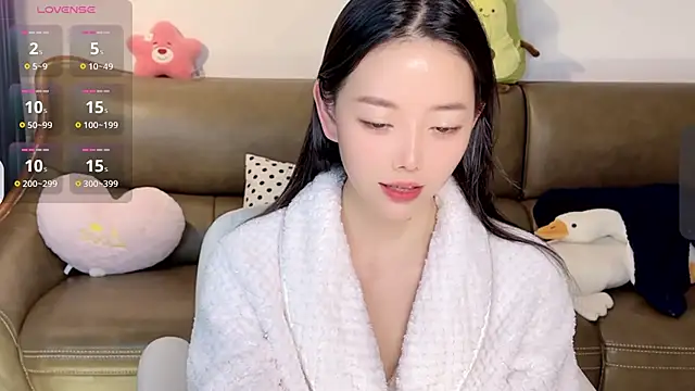 Yilin1999 online show from February 2025 04:28:01 PM