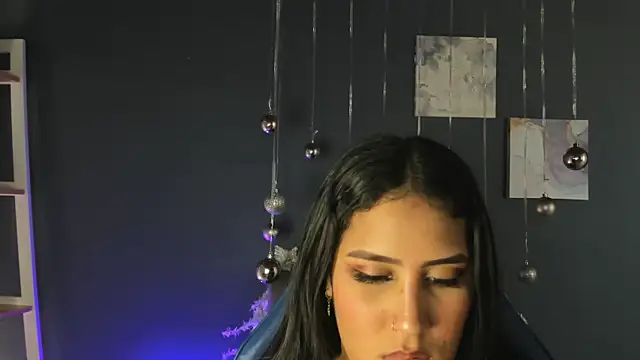 Cami  Smiith online show from December 2024 02:33:02 PM